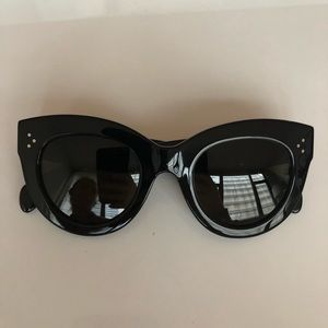 Authentic Celine 41050 Cat Eye Sunglasses in Black